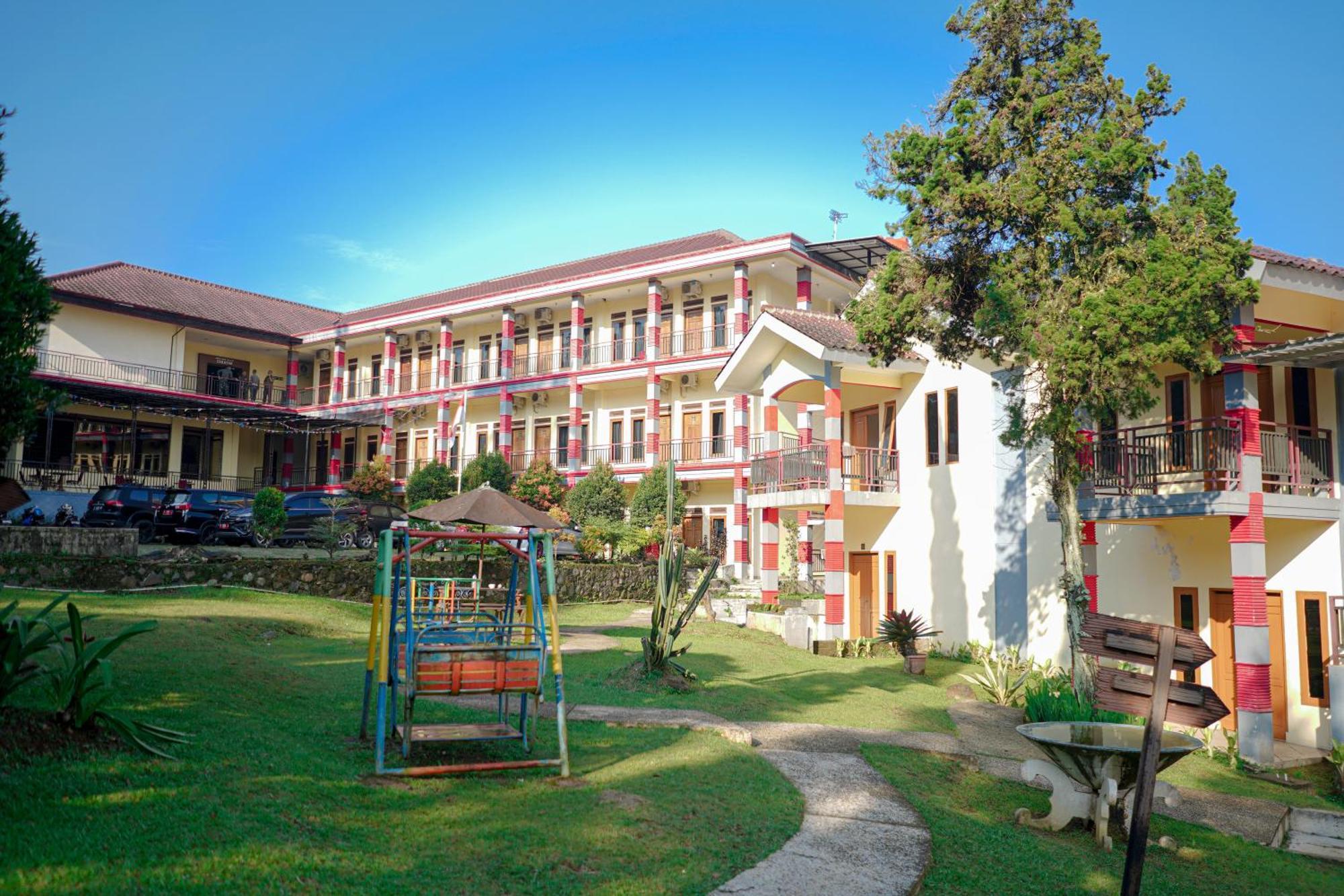 Bayak Hotel Bumdes Cipayung & Resort Ciguntur 外观 照片